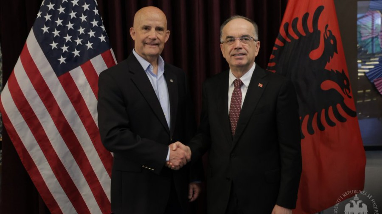 Begaj takim me kongresmenin në Teksas  Presidenti  Shkëmbyem perspektiva mbi rëndësinë e pranisë së SHBA së në rajon