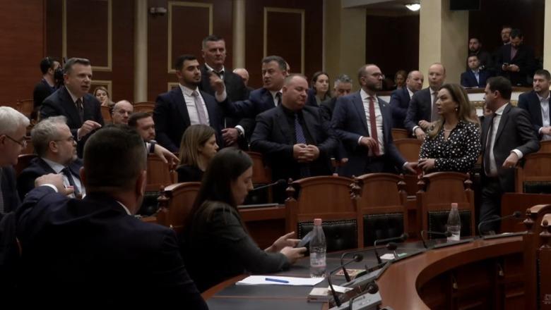 Flamur Noka kërcënon Taulant Ballën në seancë  Do të të rrjep si kec  të bëj atë që s të shkon në mendje