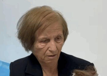 “Nuk e mbrojta dot vajzën”, pitbulli i kafshoi mbesën, gjyshja tregon ngjarjen e rëndë