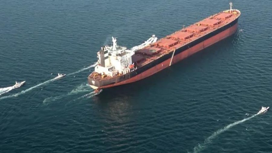 Irani hap Ngushticën e Hormuzit  lejohet kalimi për të gjitha anijet 