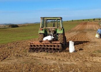 Ekspertët: Heqja e subvencionit të naftës rrit kostot, fermerët shqiptarë më pak konkurrues