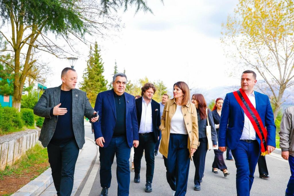 Rikonstruktohet Pallati i Kulturës në Mat  Ministri Gonxhja  I është nënshtruar një rikonstruksioni tërësor