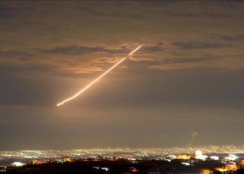 Breshëri sulmesh, sistemet e mbrojtjes ajrore të Emirateve të Bashkuara Arabe reagojnë ndaj 79 raketave dhe dronëve iranianë