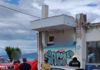 Shembet ndërtesa e braktisur në Greqi, vdes kalimtarja, plagosen dy fëmijët e saj