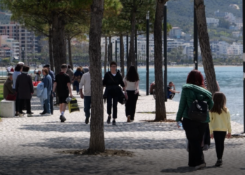 Kjo fundjavë e mbushur me turistë të huaj, Vlora përgatitet për sezonin turistik