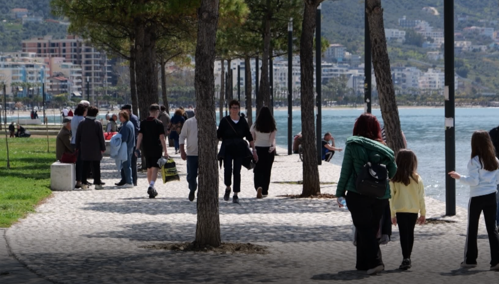 kjo-fundjave-e-mbushur-me-turiste-te-huaj-vlora-pergatitet-per-sezonin-turistik