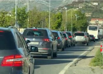 Fundjava me fluks të lartë në Morinë/ Qytetarët e Kosovës drejt Shqipërisë, në fundjavë procedurë e përshpejtuar