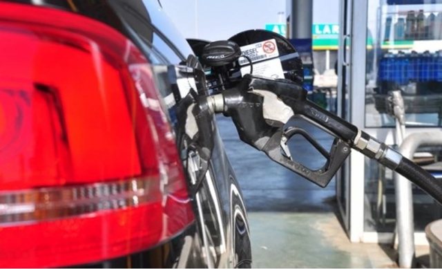 Kosova vendos çmimet maksimale për karburantet  Nafta 1 86 euro litër dhe benzina 1 49 euro litër