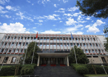 “Mos e besoni këtë faqe për vizat shqiptare”, MEPJ paralajmëron qytetarët