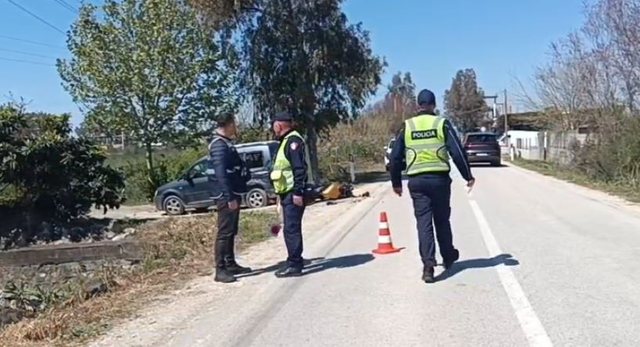 Dyshohet se tentoi të parakalonte makinën  ndërron jetë drejtuesi i motoçikletës