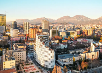 “10 vendet që nuk duhen lënë pa vizituar”, The Telegraph: Shqipëria, destinacioni i ri i pushimeve