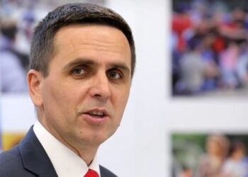 Protesta e studentëve/ Kreu i komunës së Tetovës jep premtimin, Kasami: Provimi i Jurisprudencës do mbahet edhe në gjuhën shqipe