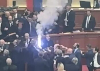 Përjashtimet nga seancat plenare, deputetët e PD padi në Gjykatën Administrative, kërkojnë shfuqizimin e vendimit të Etikës