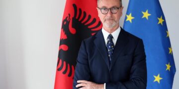 Delegacioni i BE-së në Tiranë uron besimtarët ortodoksë për Pashkën: Shpresë, paqe dhe begati për të gjithë