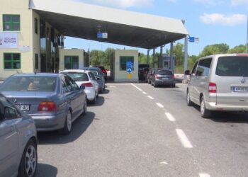 Dogana shqiptare: Bllokim i përkohshëm për mjetet e tonazhit të rëndë në kalimet drejt Malit të Zi, Serbisë dhe Bosnjes