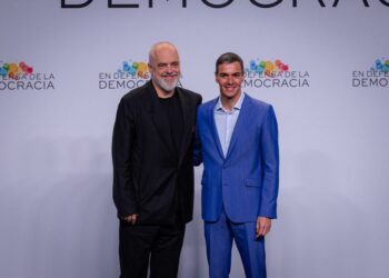 Rama në Barcelonë për samitin e demokracisë, takohet me Sánchez