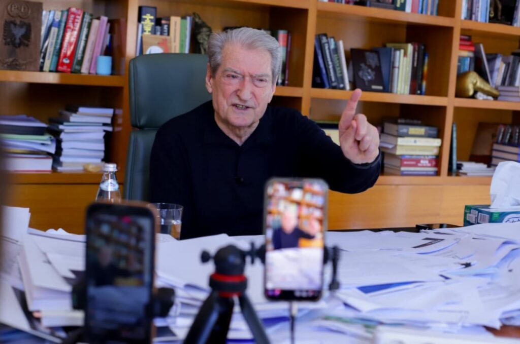  Përballja me regjimin  jetike   Berisha akuza Policisë  Hodhën spraj ariu dhe dhunuan zyrtarët e PD së