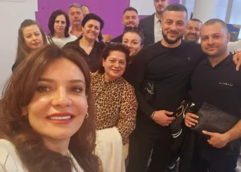 “Për Shqipërinë siç i ka hije”, Spiropali takime me bazën e PS: Kudo dhe kurdo me socialistët