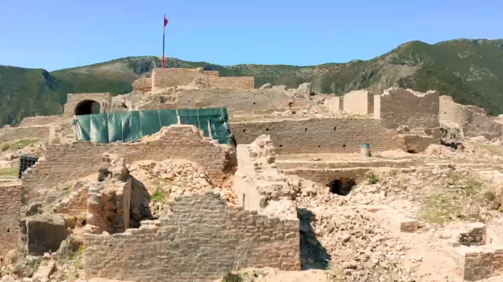 Vijojnë punimet në Kalanë e Borshit  Gonxhja  Do hapet si sit i ri muzeal