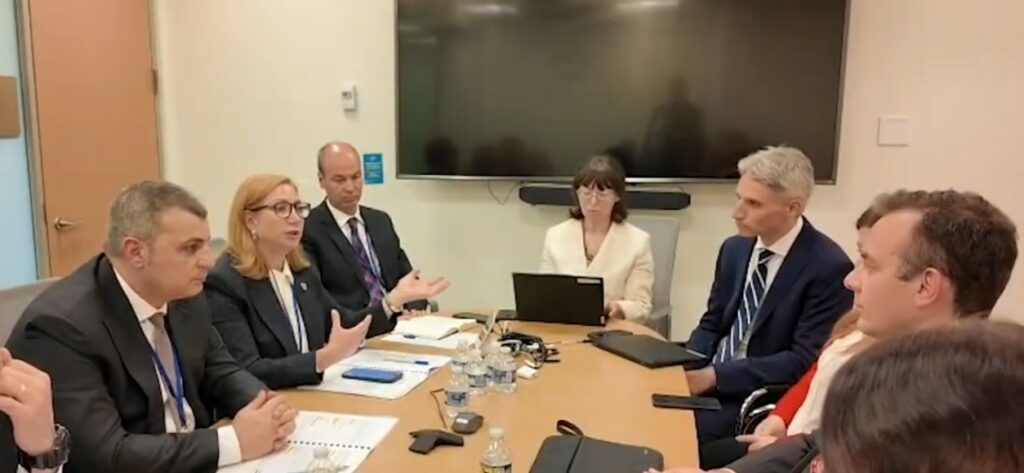 Rritja e aktivitetit ekonomik dhe rritja e pagave  BB dhe FMN vlerësojnë progresin e Shqipërisë