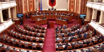 Rriten shpenzimet për “përfaqësuesit e popullit”, mbi 7 mln euro për paga dhe shpërblime për deputetët në 2025