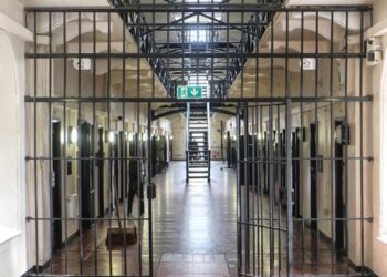 Drejtoria refuzoi t’i transferonte në krahun tjetër, të dënuarit i vënë zjarrin burgut në Greqi