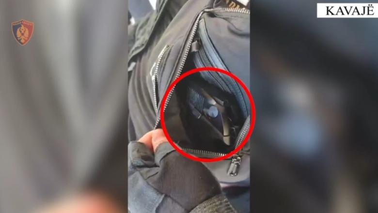 Me pistoletë në çantë  arrestohet 32 vjeçari në Kavajë