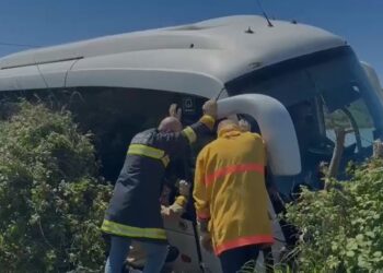 Përmbyset autobusi me nxënës në rrugën drejt Manastirit të Zvërnecit