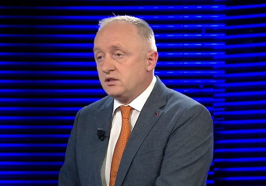 drejtesia-qe-i-druhet-kameras-ka-nje-problem-me-veten