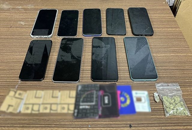 Policia bastis spitalin e burgut të Koridhalosit ku vuajnë edhe shumë shqiptarë  Nëpër qeli gjenden drogë  telefona dhe karta SIM