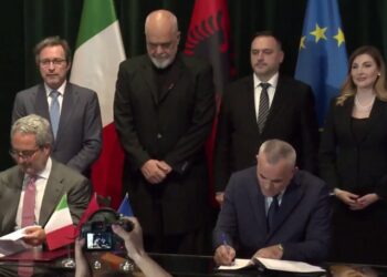 Firmoset marrëveshja për ndërtimin e anijeve lundruese në Pashaliman për ushtrinë shqiptare