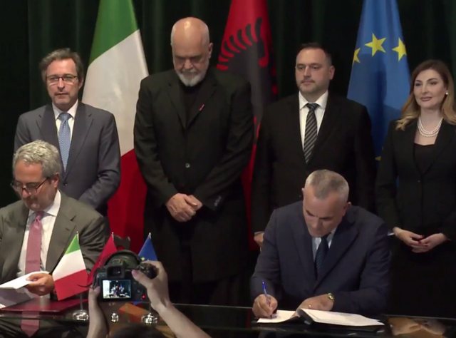 Firmoset marrëveshja për ndërtimin e anijeve lundruese në Pashaliman për ushtrinë shqiptare