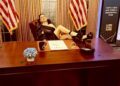 ”I zë vendin Trump-it”, këngëtarja shqiptare këmbë për mbi këmbë në zyrën Ovale të Shtëpisë së Bardhë
