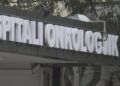 Dërgonin pacientët e onkologjikut në klinika private, Prokuroria dërgon në gjyq zv.drejtoreshën e QSUT dhe mjekët