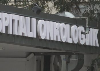 Dërgonin pacientët e onkologjikut në klinika private, Prokuroria dërgon në gjyq zv.drejtoreshën e QSUT dhe mjekët