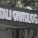 Dërgonin pacientët e onkologjikut në klinika private, Prokuroria dërgon në gjyq zv.drejtoreshën e QSUT dhe mjekët