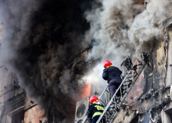 Zjarri tek “Arlis”, inxhinieri flet për sabotazh: Vetëm kaliumi mund ta djegë fasadën! Ka shenja se….