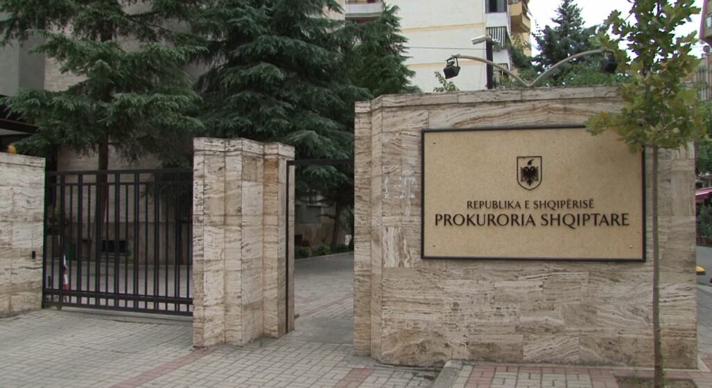 Mashtruan me TVSH në  bllokohen 73 milionë lekë llogari bankare të 6 kompanive