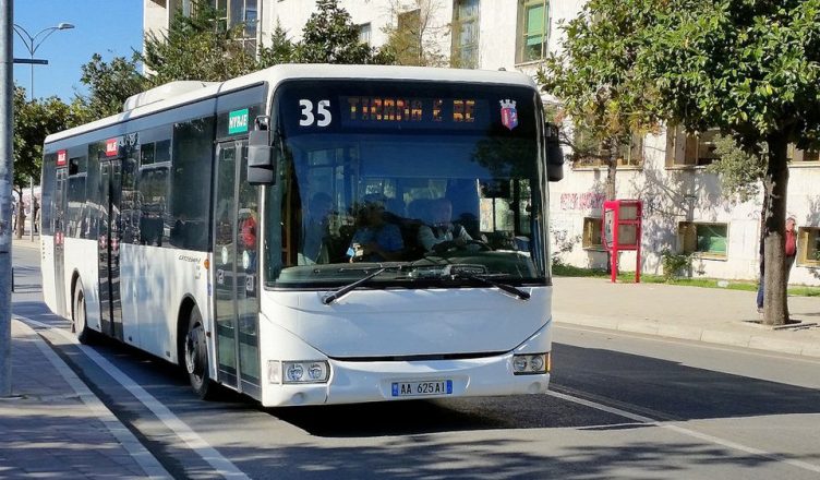 Rritja e çmimit të naftës  Paralajmërohet ndërprerje e transportit publik  Shoqata kërkon ndërhyrje të menjëhershme