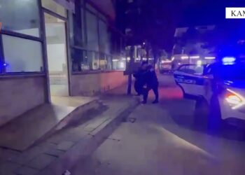 Kërcënoi me armë pas një konflikti në lokal, arrestohet i riu në Kamëz