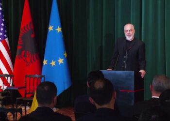 Firmoset marrëveshja 20-vjeçare për gazin, Rama: Vlora kthehet në qendër të Evropës Juglindore