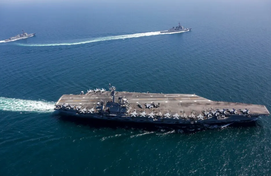 SHBA bllokon portet e Iranit  Mbi 12 anije luftarake  aeroplanmbajtëse  forca amfibe dhe 100 avionë