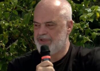 “Mos ia bëni gropën vetes”, Rama paralajmëron operatorët turistikë: Kujdes me çmimet
