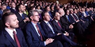 VIDEO! “Mirë se erdhët në shtëpi!” Begaj çel Samitin e Diasporës: Shiheni Shqipërinë si vendin ku mund të lini gjurmë