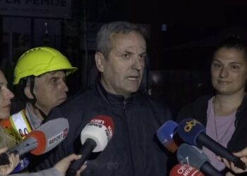 Zjarri në pallatin në Tiranë/ Goxhaj: Flakët nisën në një biznes në katin e parë, fasada ndihmoi në përhapjen e tyre