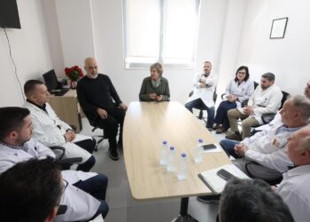 Rama në Spitalin Rajonal të Lezhës: Do të rrisim pagat dhe do të përmirësojmë kushtet për mjekët