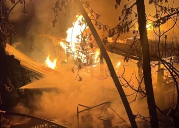 Përfshihet nga flakët gjatë natës një bujtinë në një fshat të Librazhdit, shkaktohen dëme të mëdha materiale