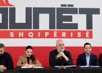 Rama kritikon opozitën: Kujtojnë se duke lehur në Bruksel do na mundin, por më shumë po zhyten