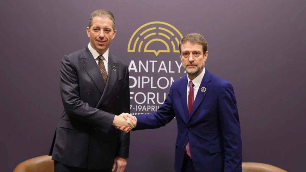  Kemi qëndrime thelbësisht të ndryshme për Kosovën   ministri Hoxha takon homologun serb  Do hapim konsullatë në Bujanoc