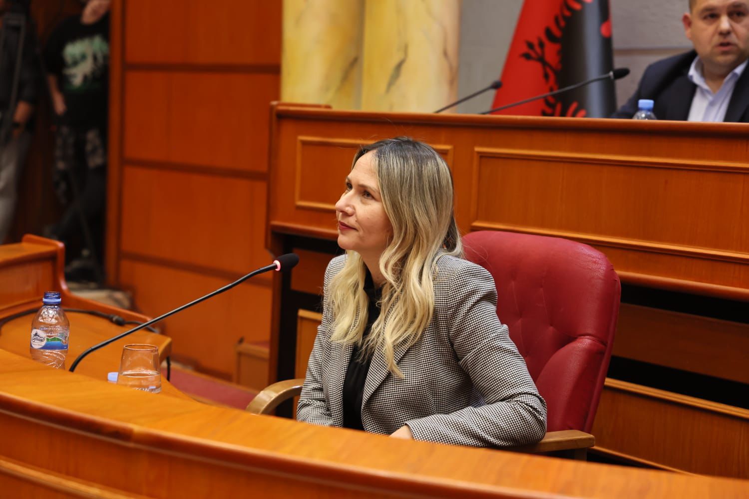 Zjarri tek  Arlis   Ristani  Ja çfarë ndodh nëse kompania falimenton para rindërtimit